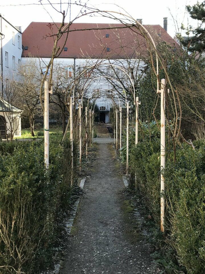 Klostergarten-Rosenbögen